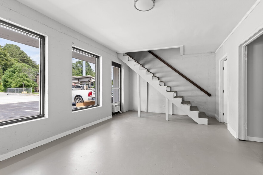 More Photos Of 734 Ashland Ter, Chattanooga Storefront Retail Office For Sale