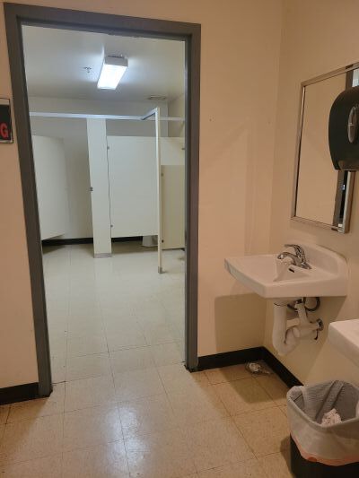 More Photos Of 112 Ben Burton Cir, Athens Flex For Lease