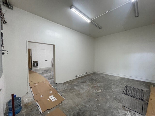 More Photos Of 98-390 Kamehameha Hwy, Aiea Freestanding For Lease