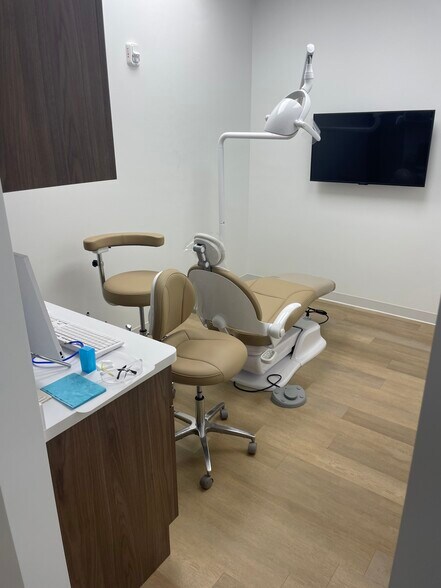 More Photos Of 8475 Lake Worth Rd, Lake Worth Medical For Sale