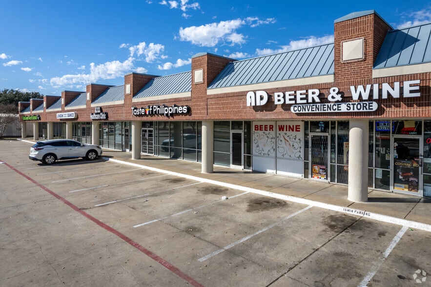 More Photos Of 565 W Oates Rd, Garland General Retail For Lease