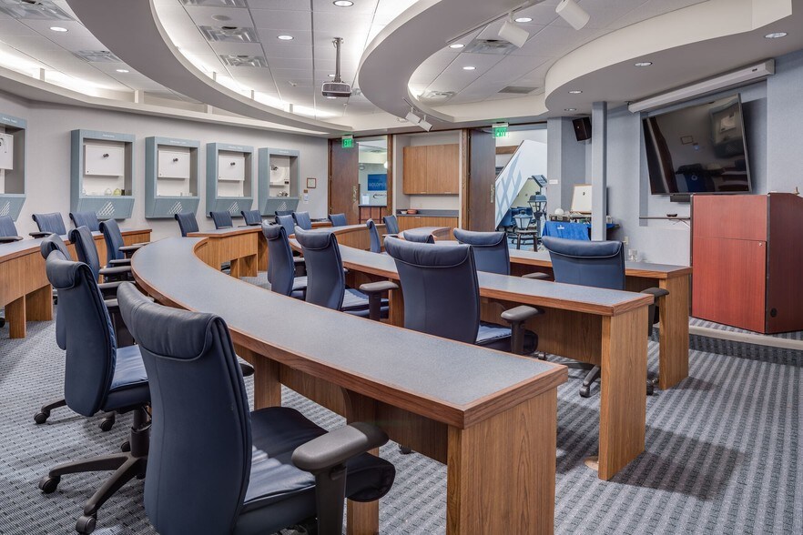 More Photos Of 3825 Columbus Rd, Granville Loft Creative Space For Lease