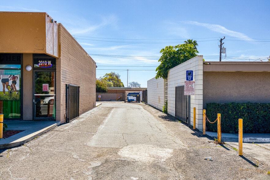 More Photos Of 2000-2010 W Lincoln Ave, Anaheim Freestanding For Sale