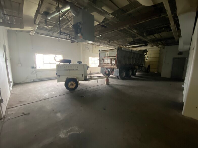 More Photos Of 11358 Main St, Clarence Warehouse For Lease