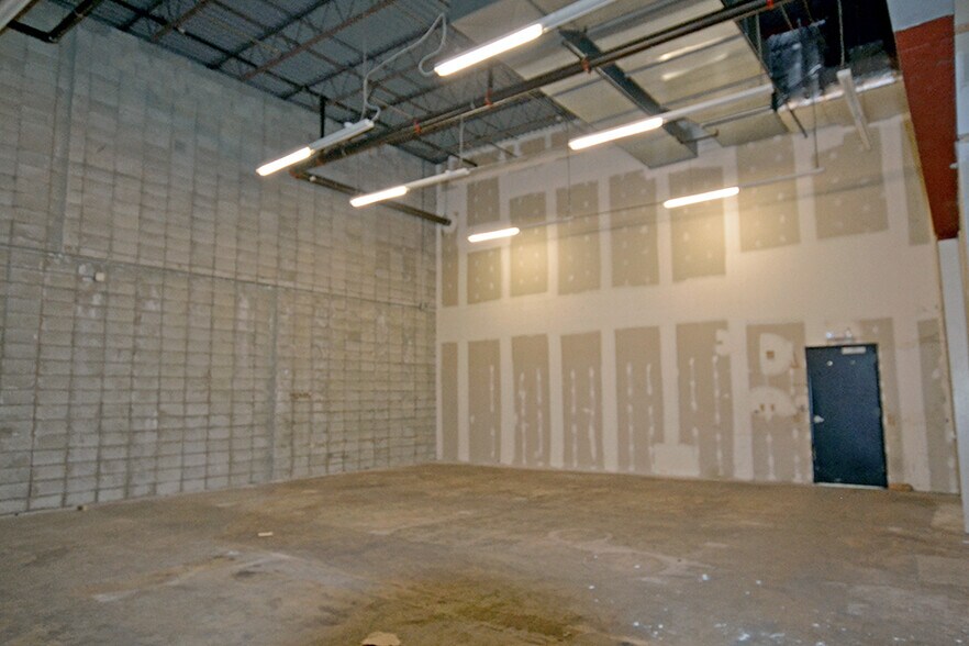 More Photos Of 317 Lincoln Hwy, Fairview Heights Auto Repair For Lease