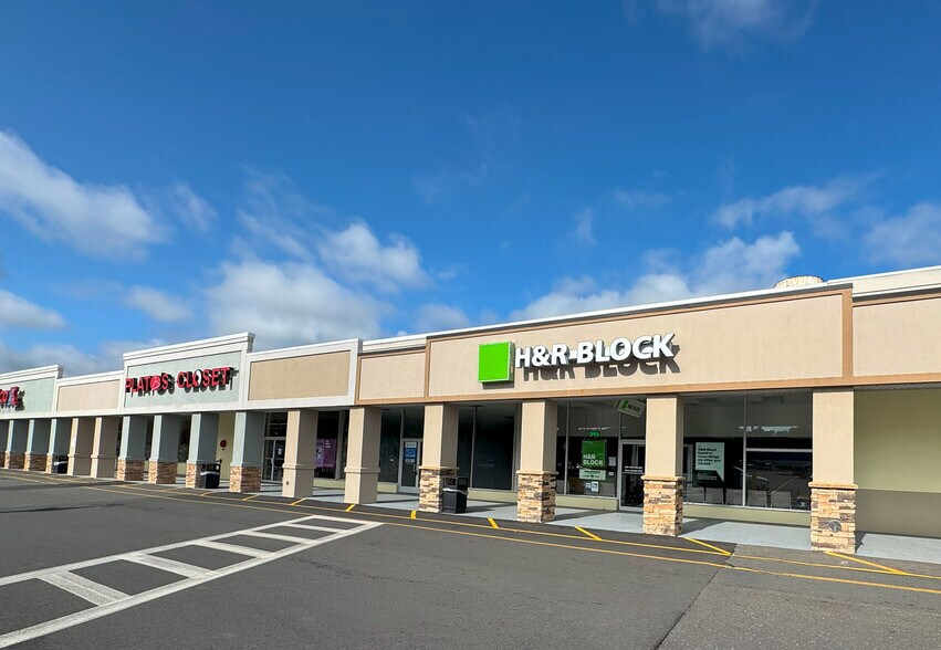 More Photos Of 700-800 Queen St, Southington Unknown For Lease