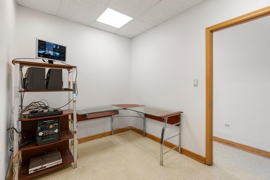 More Photos Of 6135 N Elston Ave, Chicago Office Residential For Sale