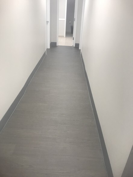 More Photos Of 10308 State Line Rd, Leawood Office For Lease