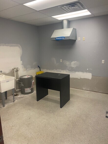 More Photos Of 3570 N Woodlawn Blvd, Wichita Freestanding For Lease