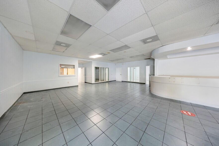 More Photos Of 2901 NW 17th Ave, Miami Office For Sale