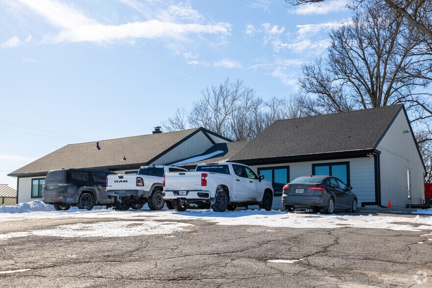 More Photos Of 1600 SW Market St, Lee's Summit Office For Sale