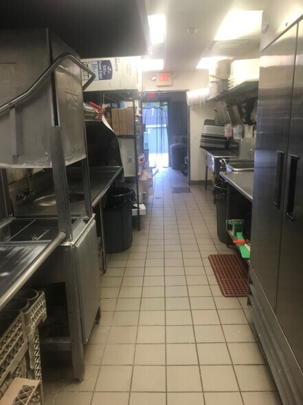 More Photos Of 8200 Macomb St, Grosse Ile Restaurant For Sale