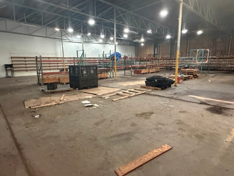 More Photos Of 320 Commerce Ct, Rocky Mount Warehouse For Lease