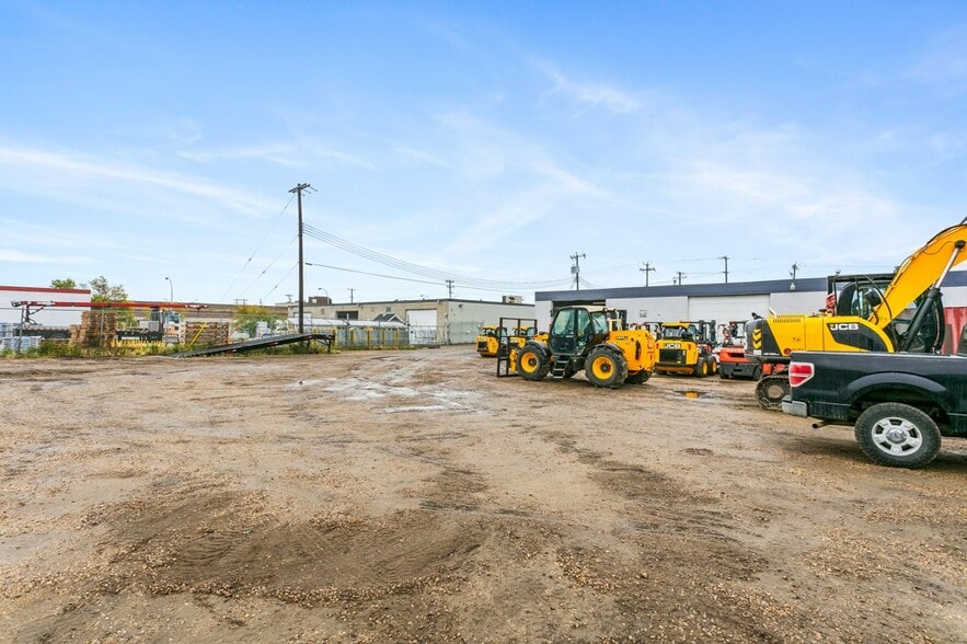 More Photos Of 7912 Yellowhead Trl NW, Edmonton Service For Lease