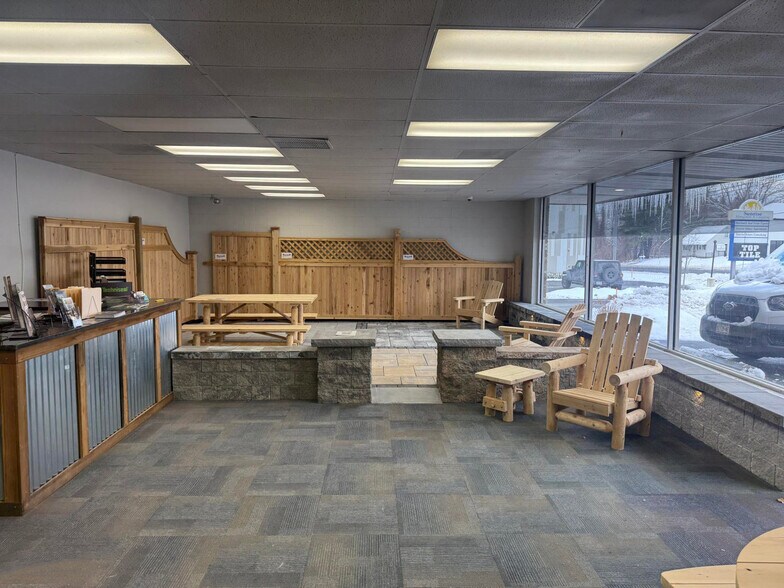 More Photos Of 836 Troy Schenectady Rd, Latham Freestanding For Lease