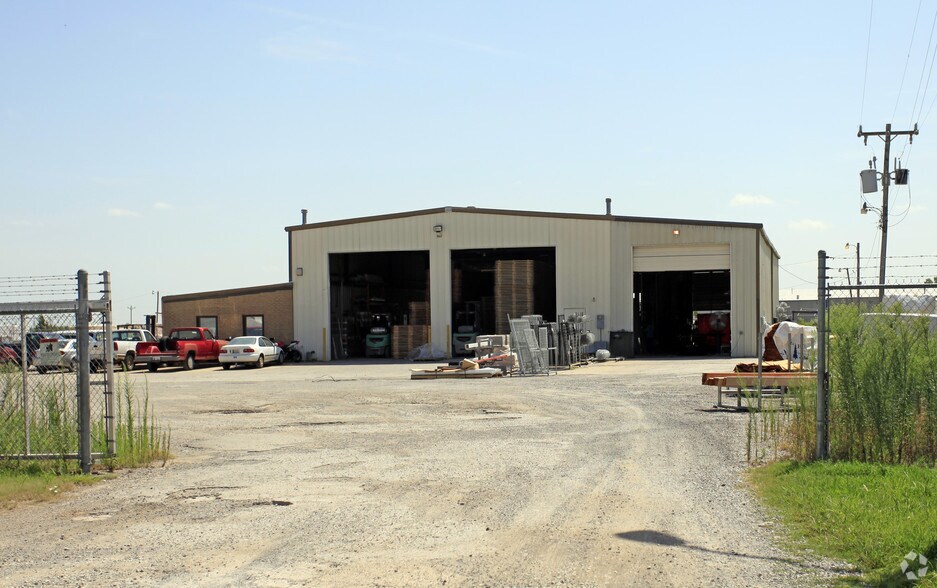 More Photos Of 3116 S Council Rd, Oklahoma City Manufacturing For Lease