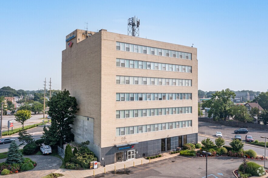 More Photos Of 60 Hempstead Ave, West Hempstead Office For Lease