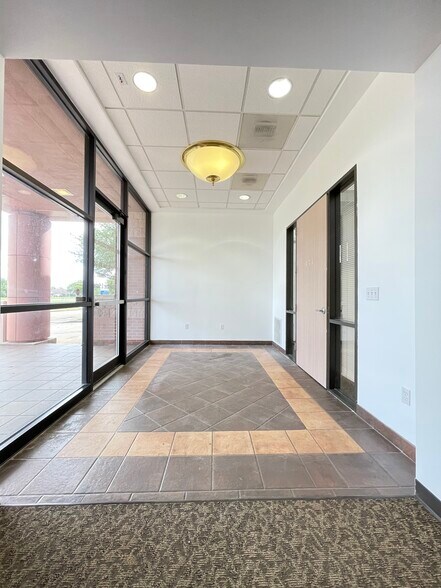 More Photos Of 215 Oak Dr S, Lake Jackson Medical For Lease