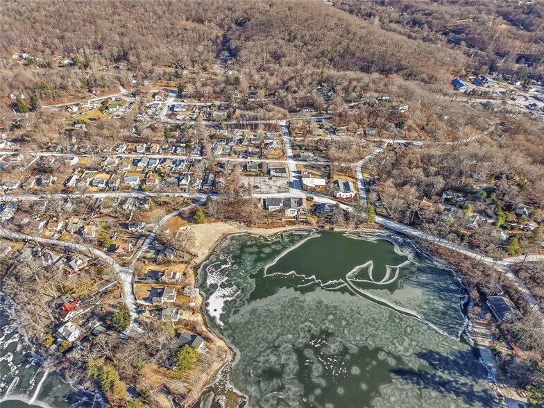 More Photos Of 123 Lake Dr, Lake Peekskill Storefront For Sale