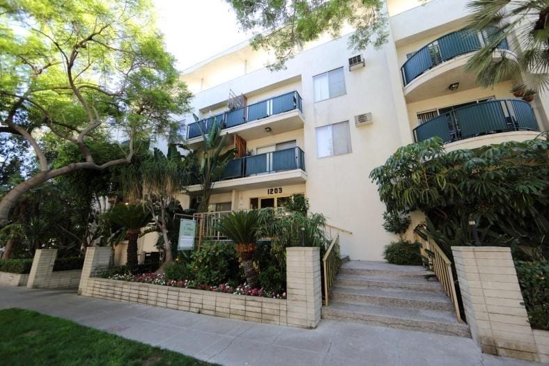 Primary Photo Of 1203 N Kings Rd, West Hollywood Apartments For Sale