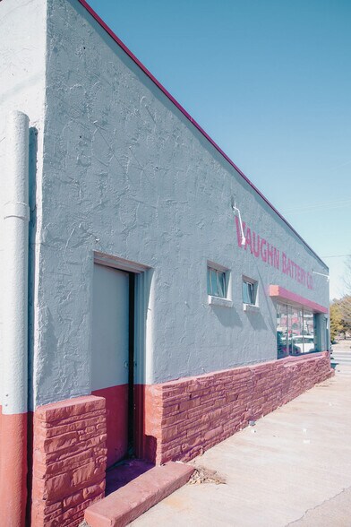 More Photos Of 601 S School Ave, Fayetteville Auto Repair For Sale