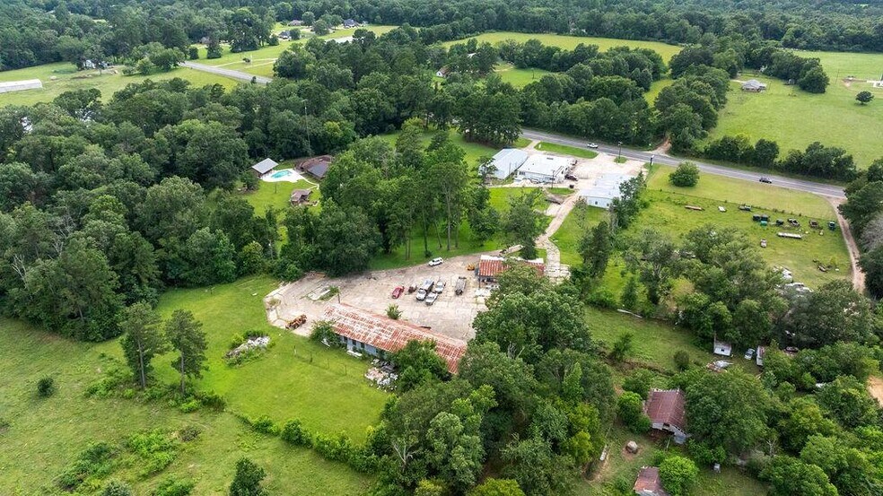 More Photos Of 2524 US Highway 96 N, Center Warehouse For Sale