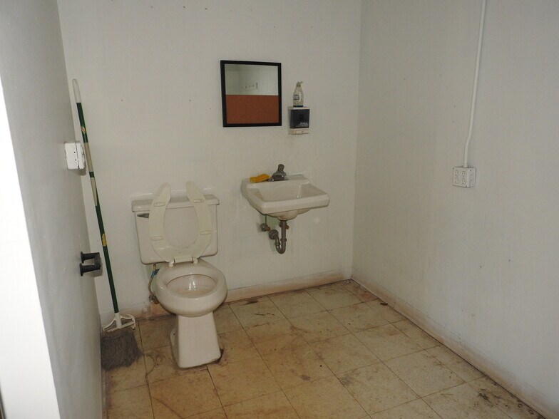 More Photos Of 1800 Brewerton Rd, Mattydale Freestanding For Sale