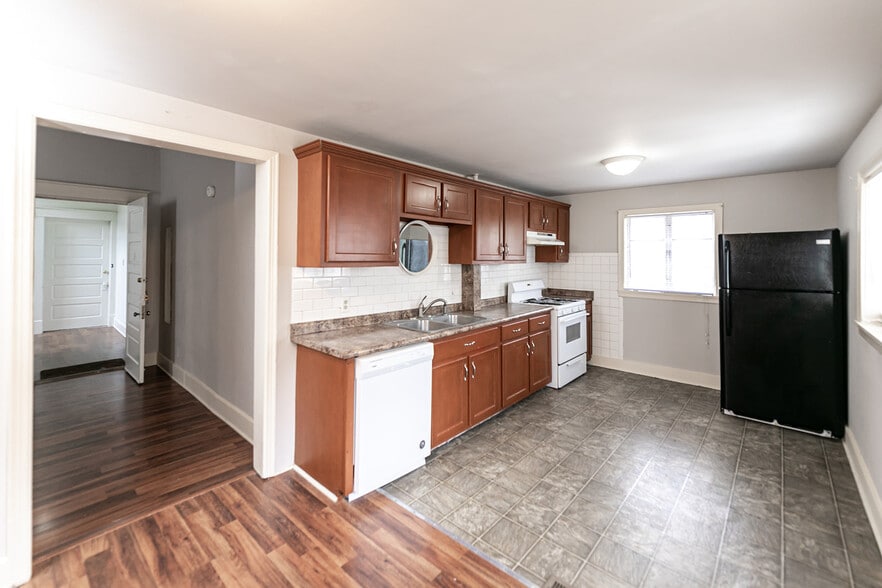 More Photos Of 1515 Madison Ave, Memphis Apartments For Sale