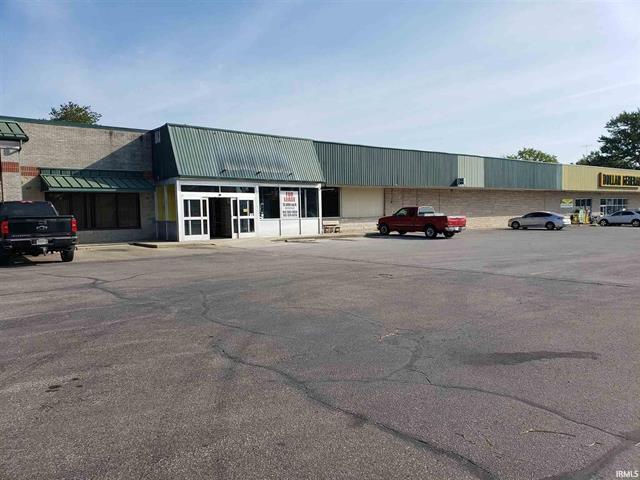 More Photos Of 1305 W Main St, Mitchell Freestanding For Lease