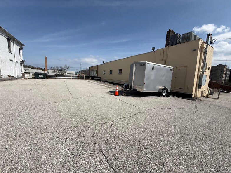 More Photos Of 630 Market St, Steubenville Office For Lease