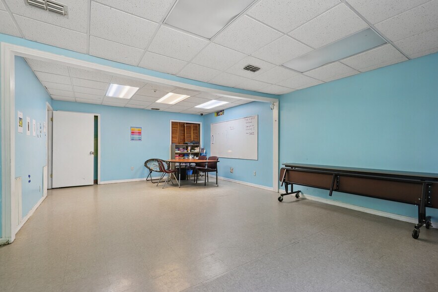 More Photos Of 772 Foxridge Center Dr, Orange Park Office For Sale