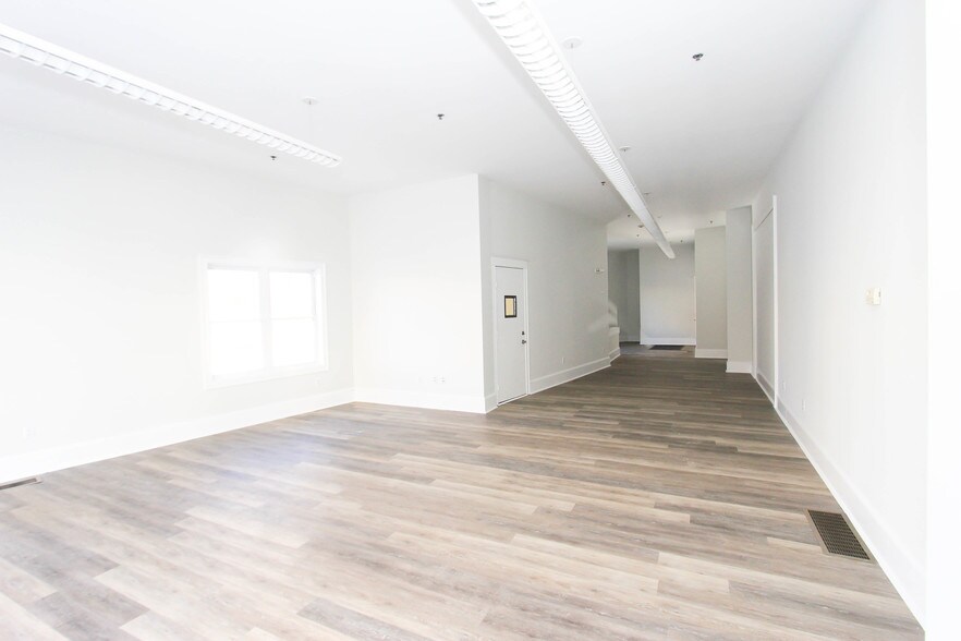 More Photos Of 104 Main St, Amesbury Storefront Retail Residential For Sale