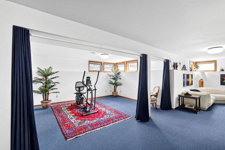 More Photos Of 420-422 Main Street St, Riggins Specialty For Sale
