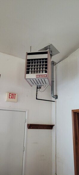 More Photos Of 1300 N Reed Station Rd, Carbondale Industrial For Sale
