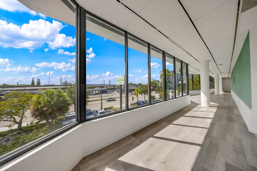 More Photos Of 9855 S Dixie Hwy, Pinecrest Freestanding For Lease