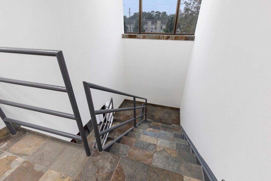 More Photos Of 17510 Red Oak Dr, Houston Office For Sale
