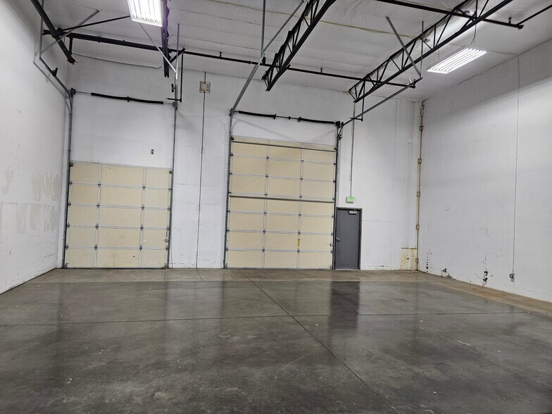 More Photos Of 5604 NE Clara Ln, Hillsboro Manufacturing For Lease
