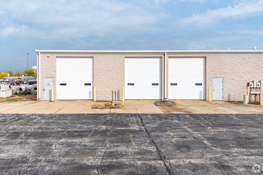 More Photos Of 7180 E Reed Rd, Coal City Industrial For Sale