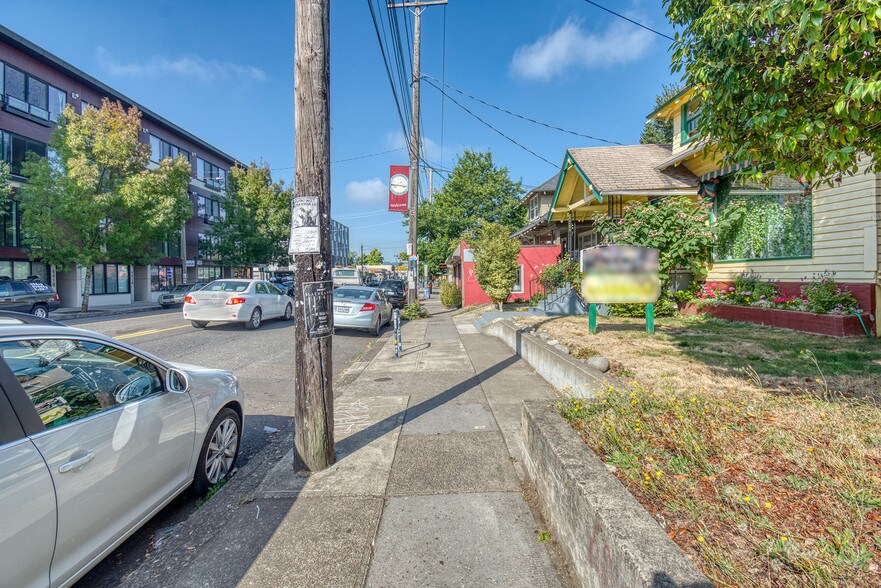 More Photos Of 4423 SE Hawthorne Blvd, Portland Office For Sale