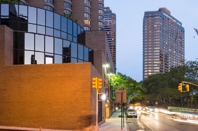 More Photos Of 345 E 37th St, New York Medical For Lease