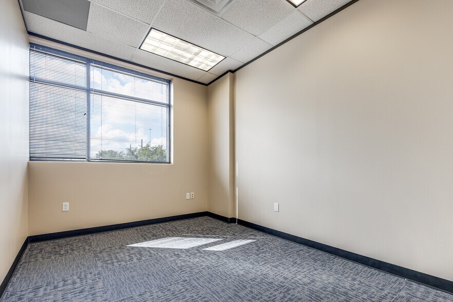 More Photos Of 14521 Old Katy Rd, Houston Unknown For Lease