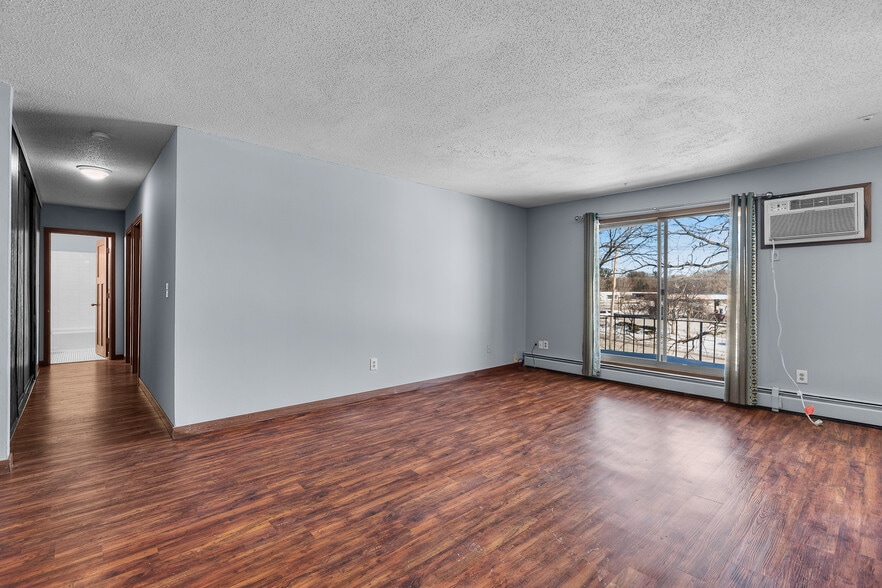 More Photos Of 7750 Silver Lake Rd, Mounds View Multifamily For Sale