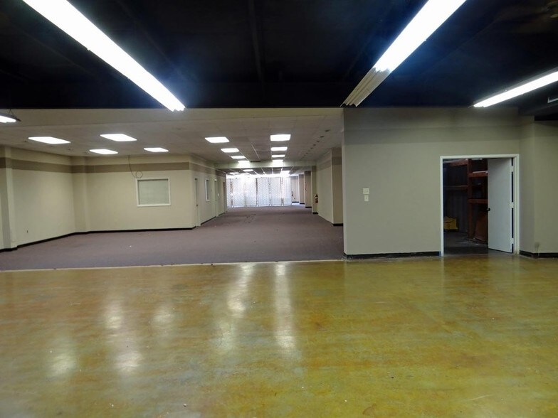 More Photos Of 1847 University Dr NW, Huntsville Light Distribution For Lease