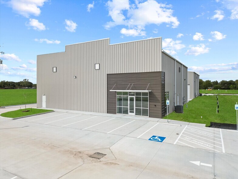 More Photos Of 2021 Nala St, Rosenberg Warehouse For Sale