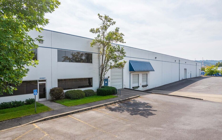 More Photos Of 13327 N Woodrush Way, Portland Manufacturing For Lease
