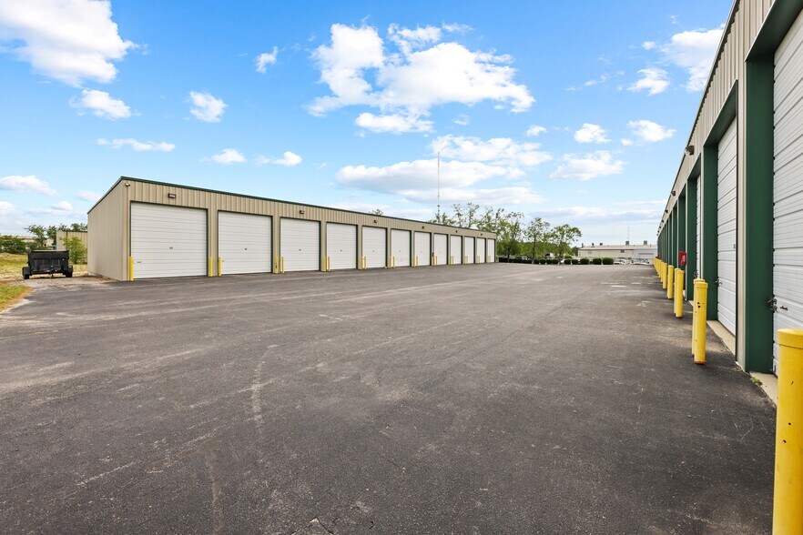 More Photos Of 202 Transcom Ct, Wilmington Self Storage For Lease