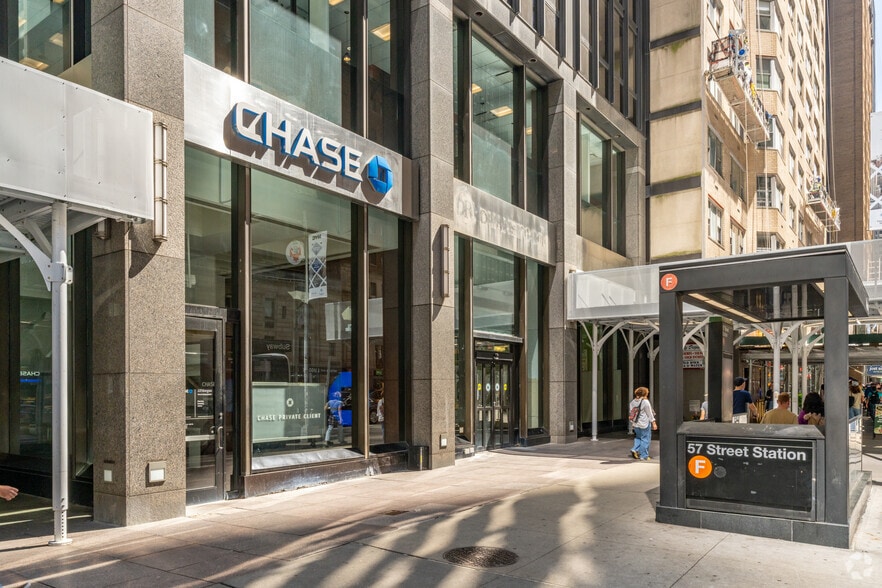 More Photos Of 1370 Avenue of the Americas, New York Office For Lease