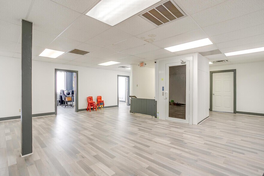 More Photos Of 1434 N Main St, Fort Worth Storefront Retail Office For Lease