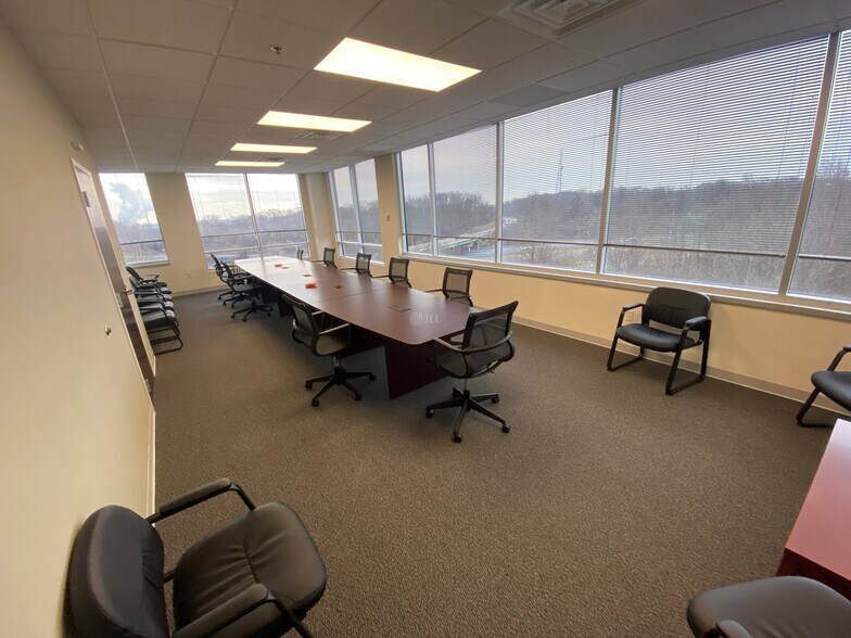 More Photos Of 590 Naamans Rd, Claymont Office For Lease