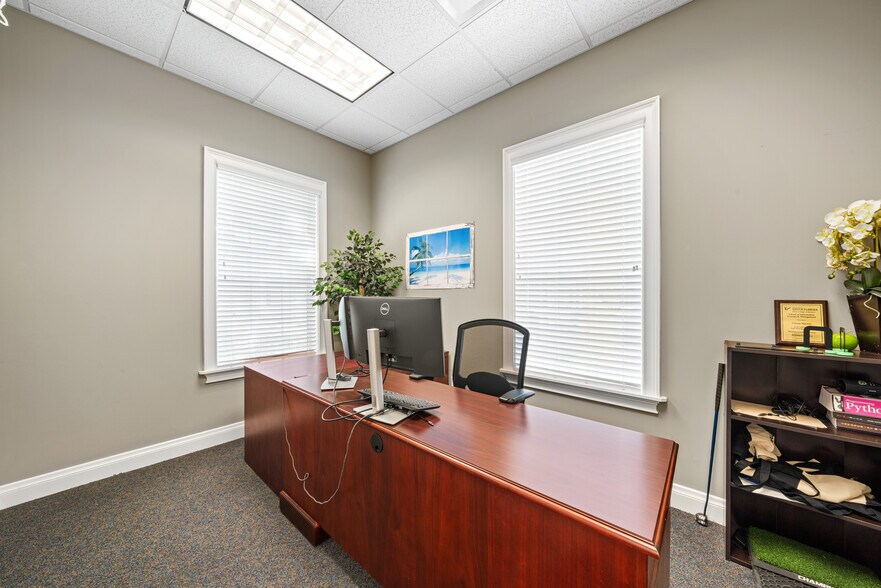 More Photos Of 17411 Bridge Hill Ct, Tampa Loft Creative Space For Sale